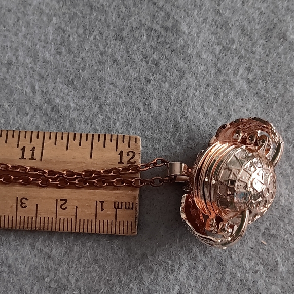 4-Photo Locket - Picture 6 of 7